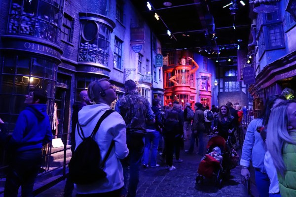 travel blogger: Harry Potter Warner Bros. Studio Tour